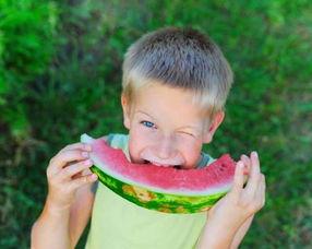 西安吃瓜笑哭视频,网友直呼“太真实！”